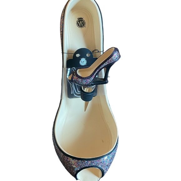 High heel shoe wine holder and wine bottle stopper set  NWT - Picture 4 of 4